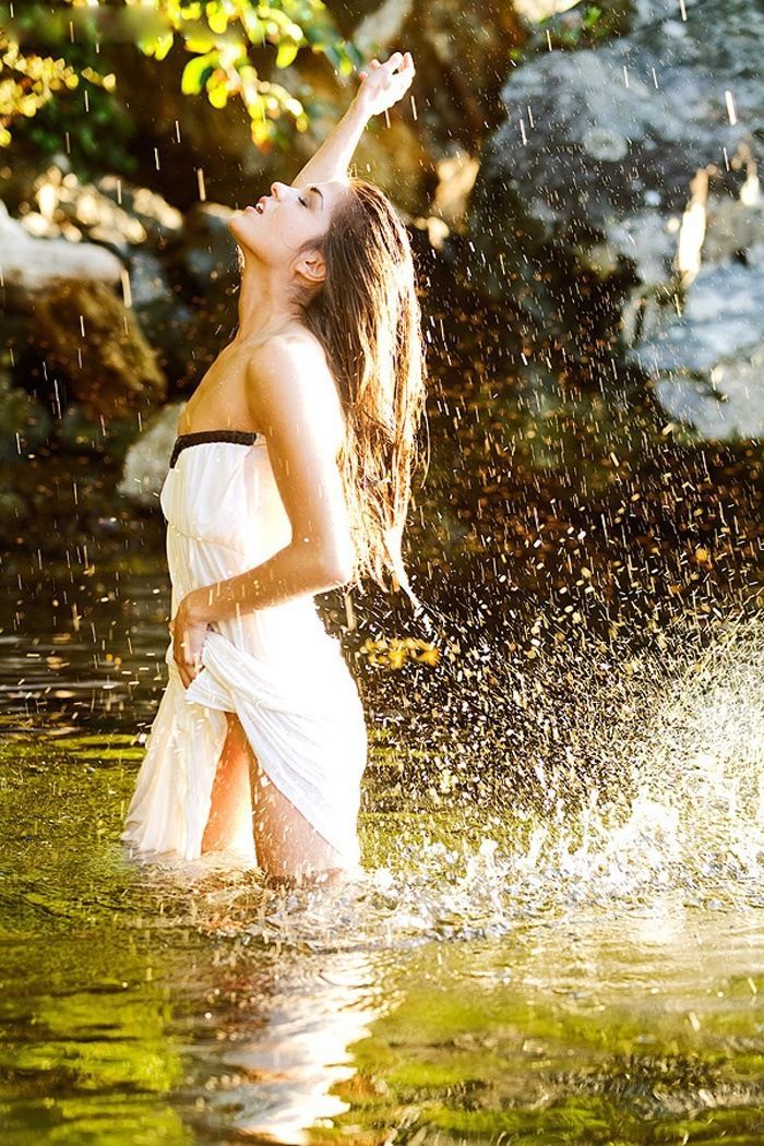 Marie Avgeropoulos in Xinxiang