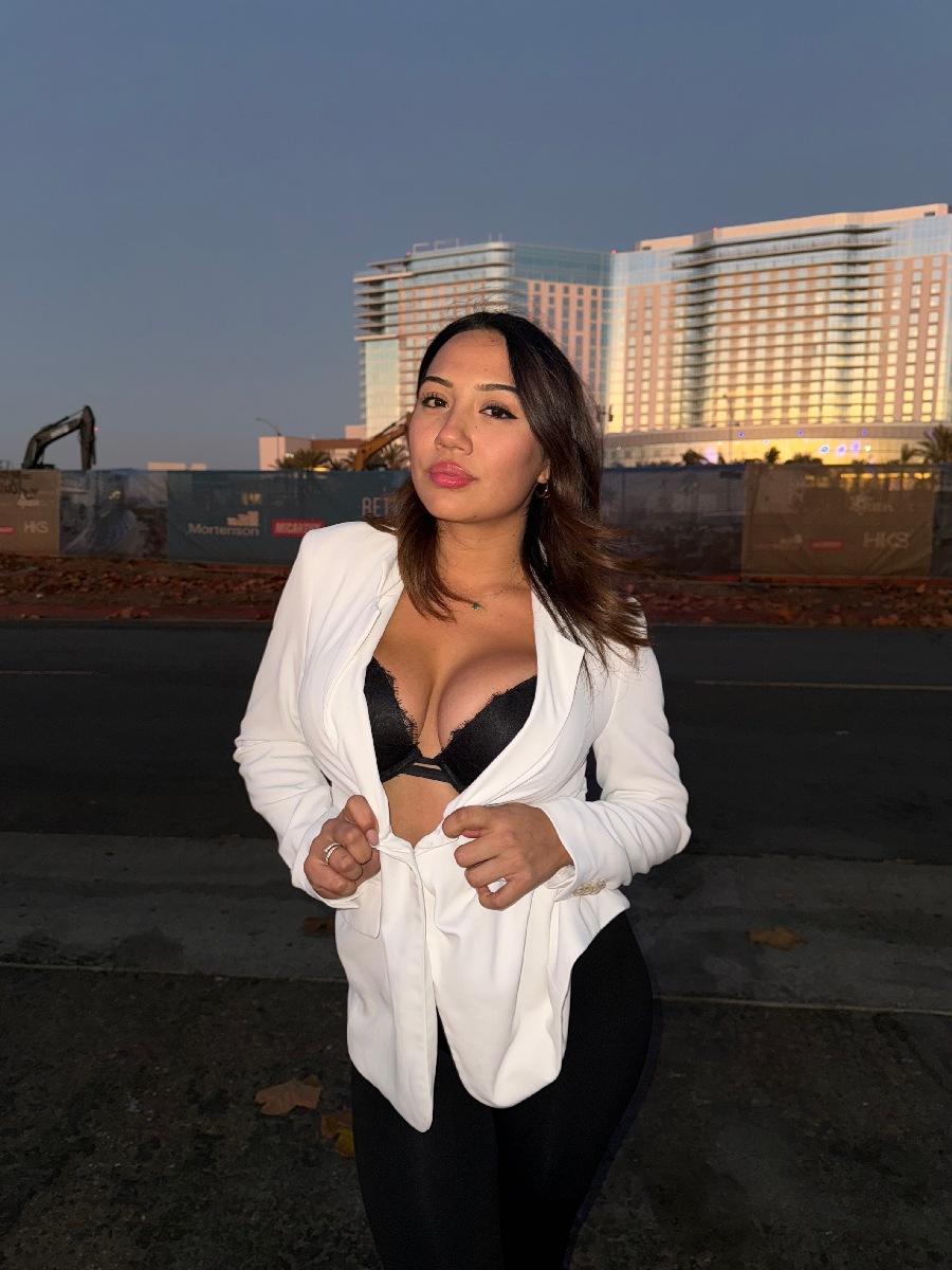 Take a pause and enjoy Ali Cruz — streaming from Xinxiang