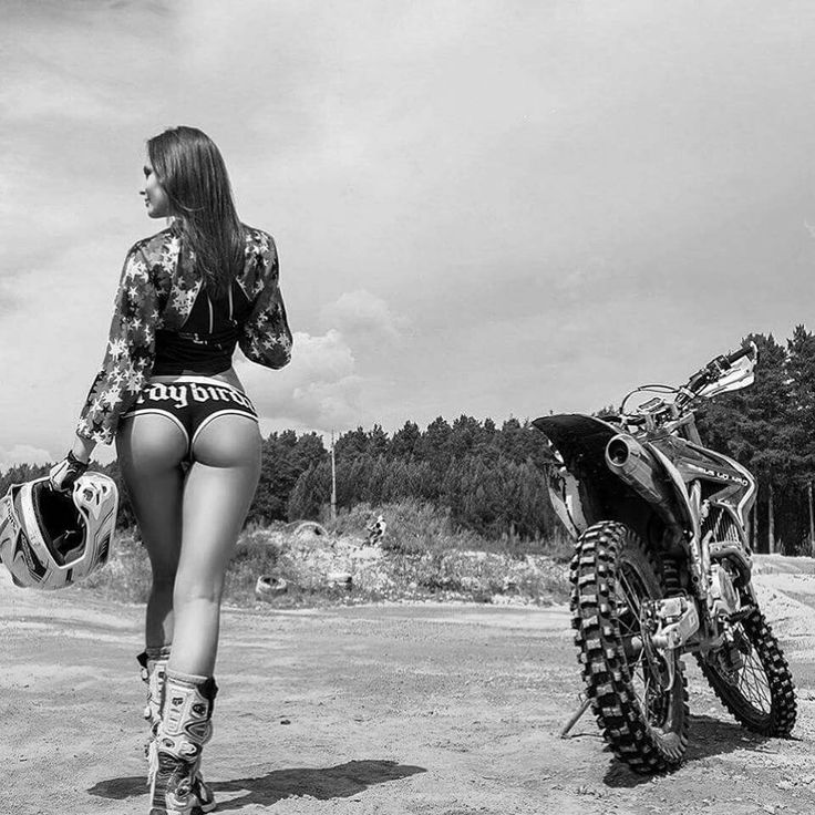 Beautiful girls and motorcycles in Xinxiang