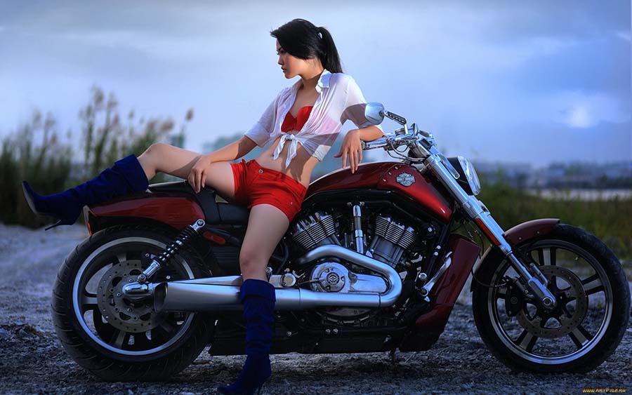 Beautiful girls and motorcycles in Xinxiang