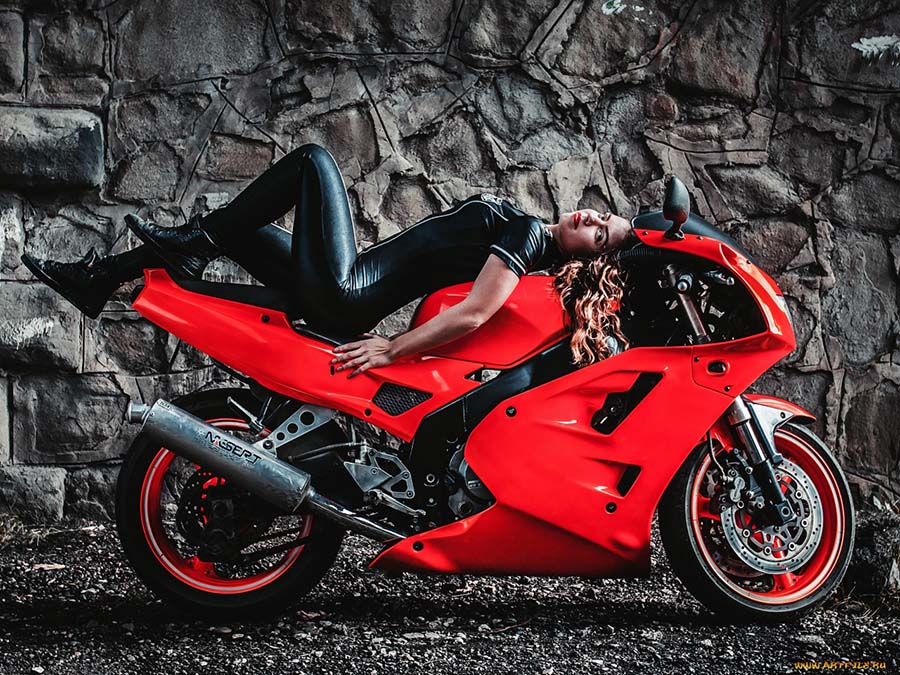 Beautiful girl Beautiful girls and motorcycles in Xinxiang