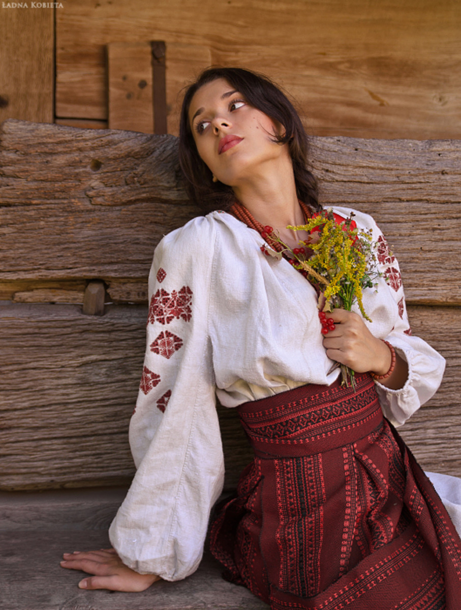 Girls in Slavic costumes in Xinxiang