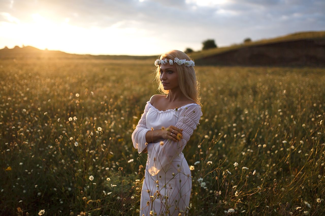 Girls in Slavic costumes in Xinxiang