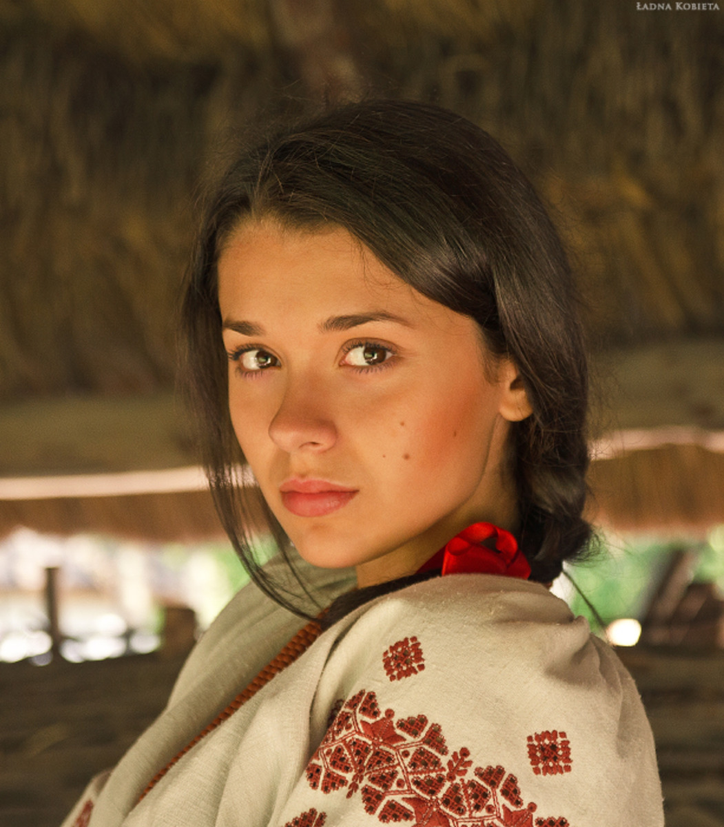 Girls in Slavic costumes in Xinxiang