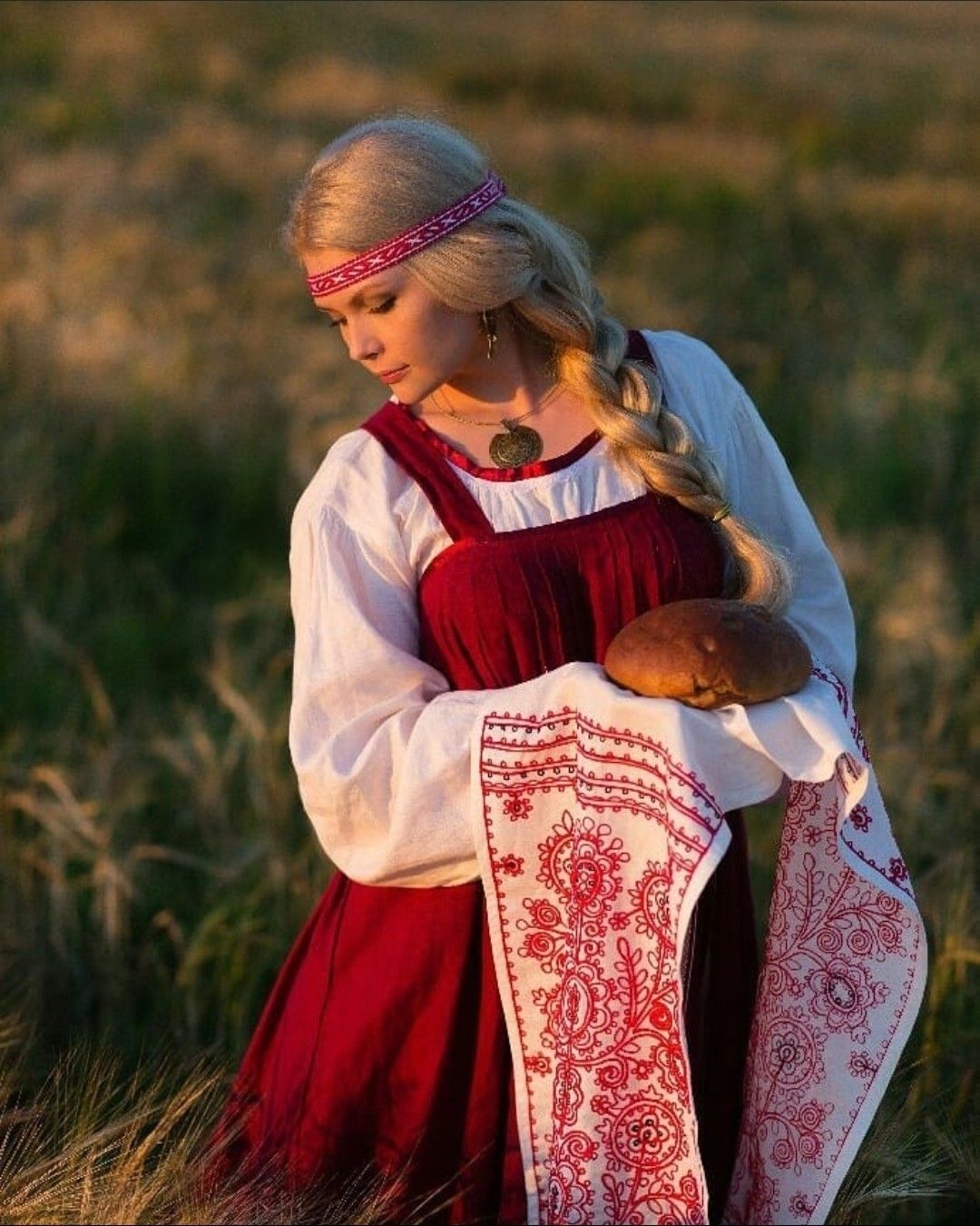 Girls in Slavic costumes in Xinxiang