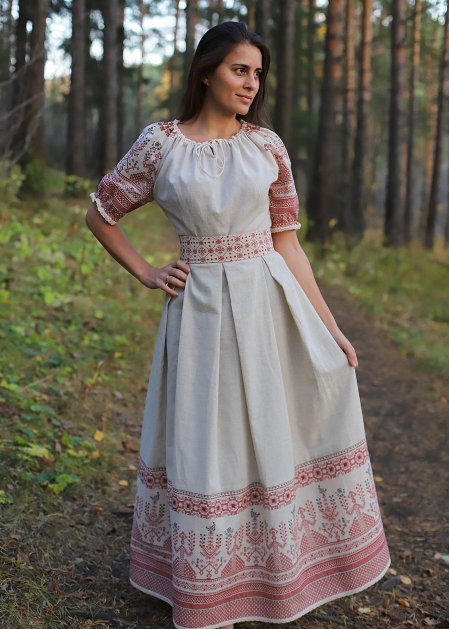 Girls in Slavic costumes in Xinxiang